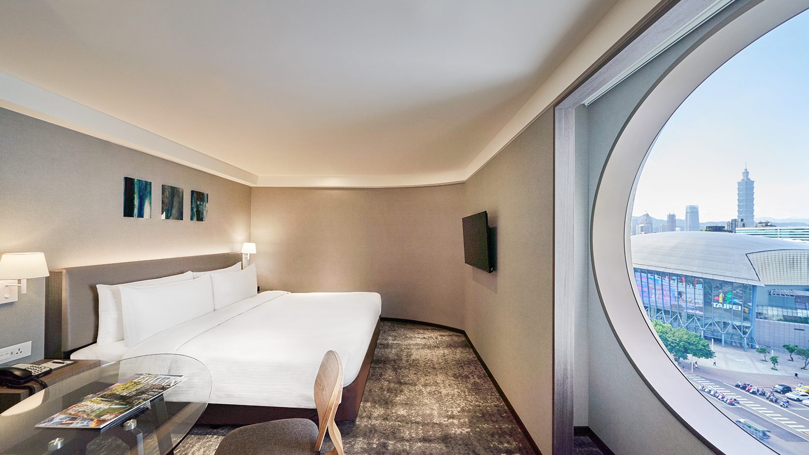 02_Rooms_1_Premier_King_View101