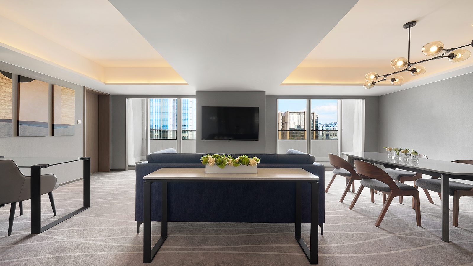 02_Rooms_6_Executive_Suite_1_Living_Room