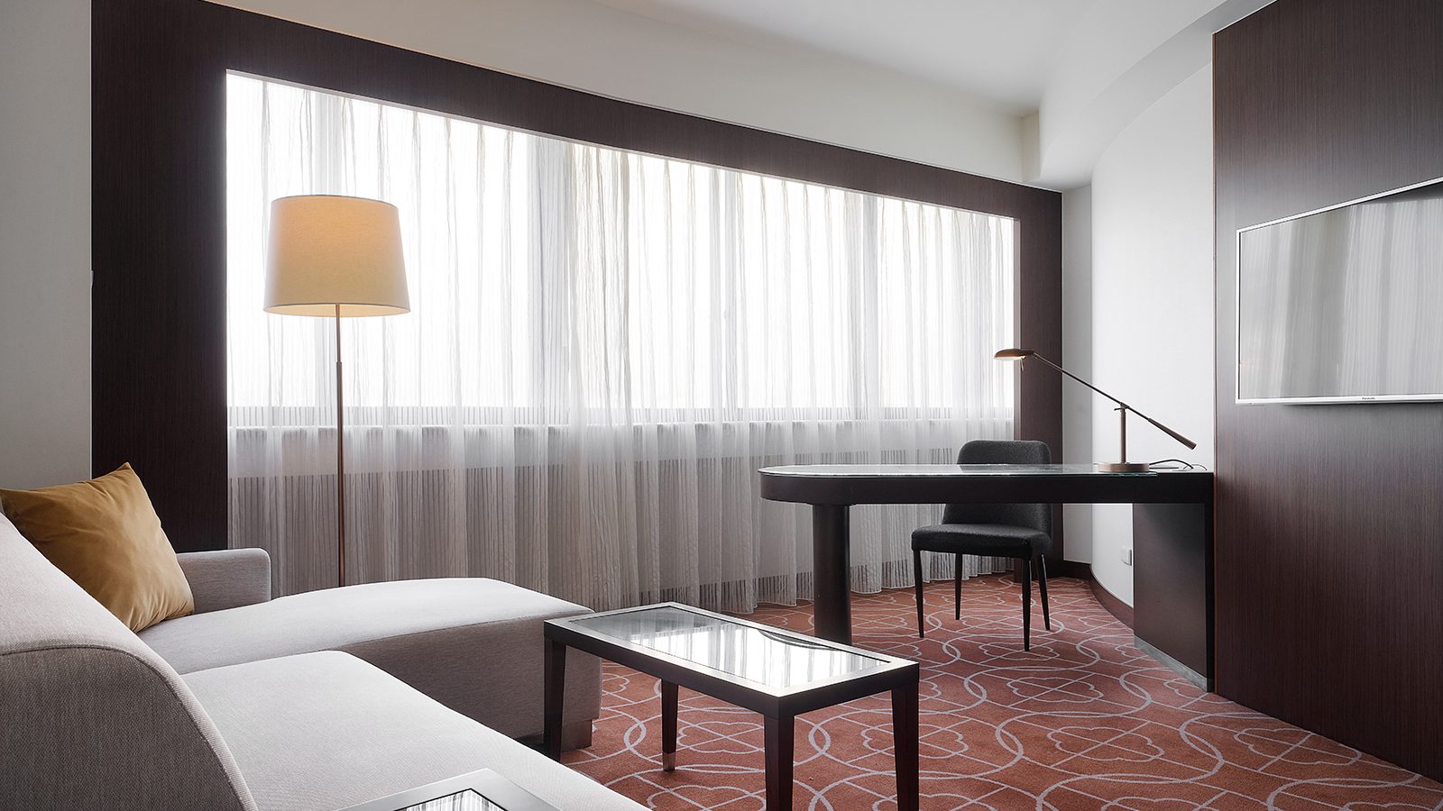 02_Rooms_7_Deluxe_Suite_1_Living_Room