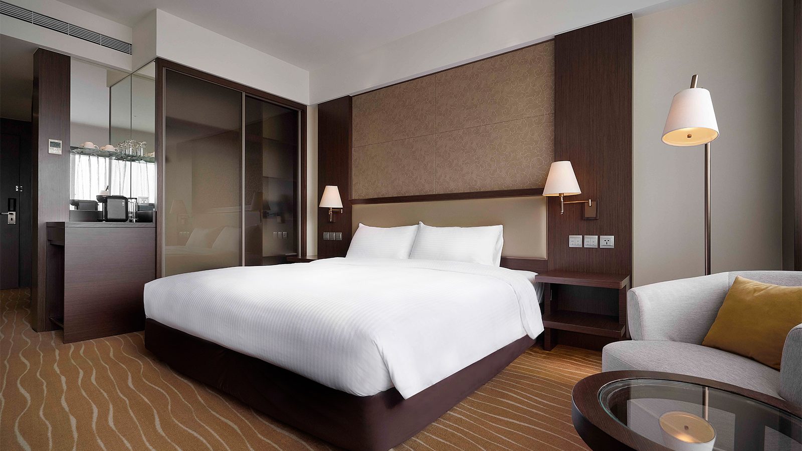 02_Rooms_8_Standard_King_2